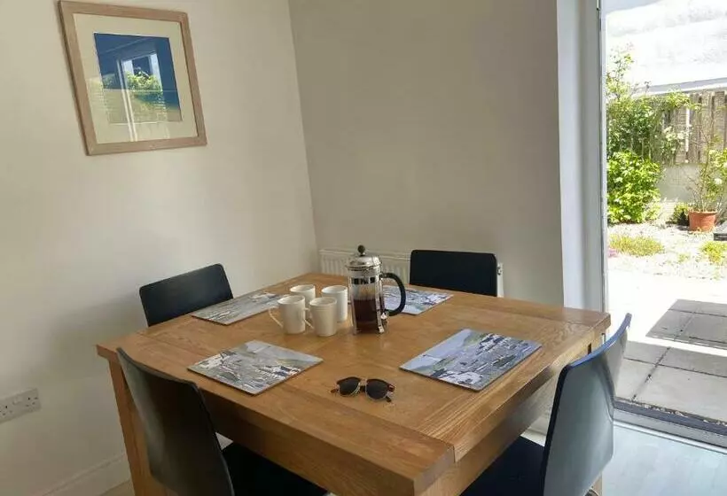 Above The Bay   Enclosed Garden Apartment With Parking