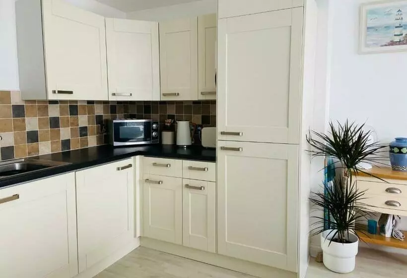 Above The Bay   Enclosed Garden Apartment With Parking