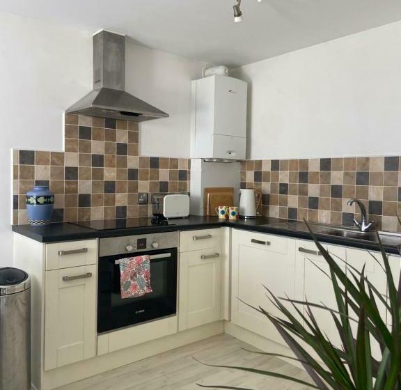 Above The Bay   Enclosed Garden Apartment With Parking