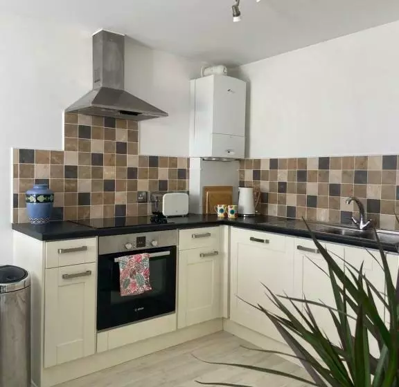 Above The Bay   Enclosed Garden Apartment With Parking