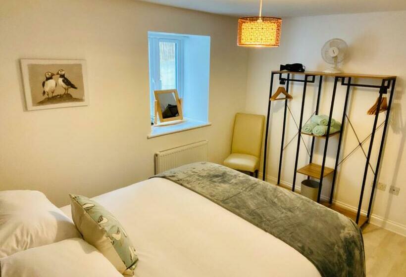 Above The Bay   Enclosed Garden Apartment With Parking