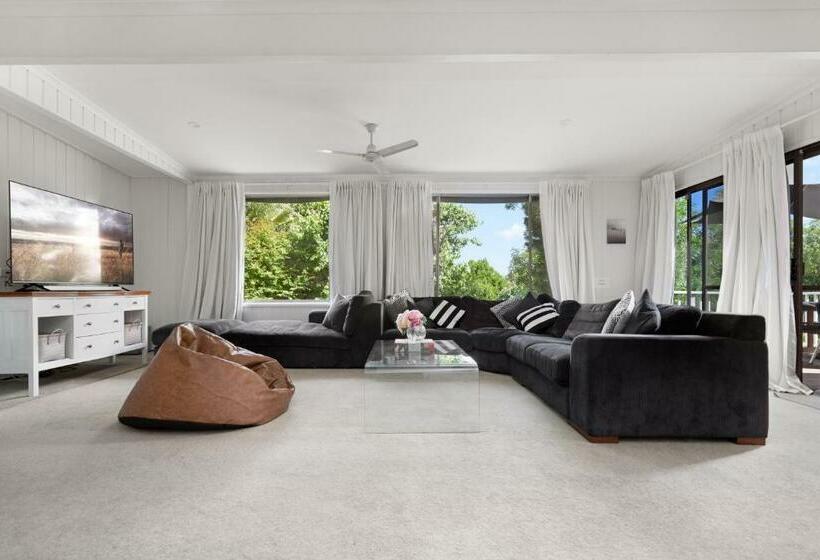 Uralla Lovely House With Pool