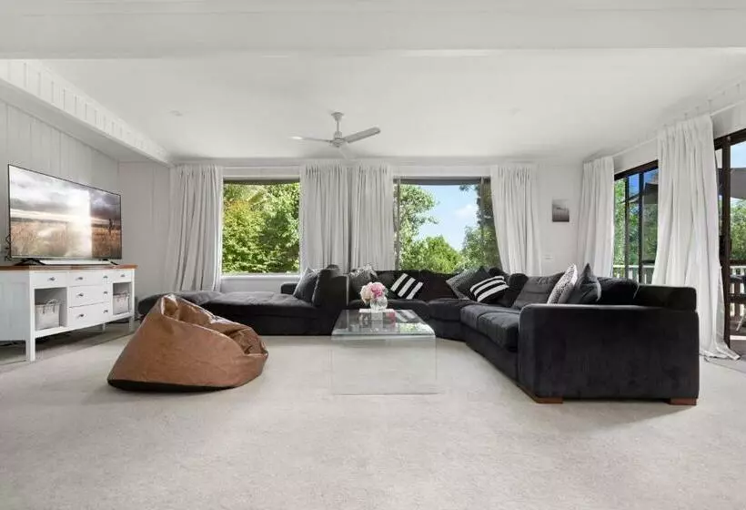 Uralla Lovely House With Pool