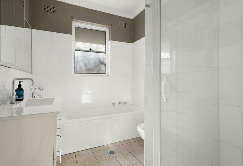 Uralla Lovely House With Pool