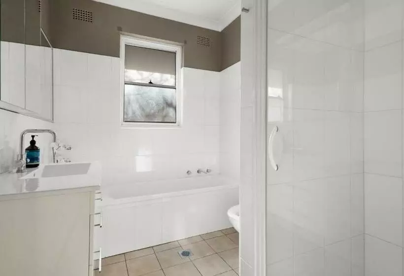 Uralla Lovely House With Pool