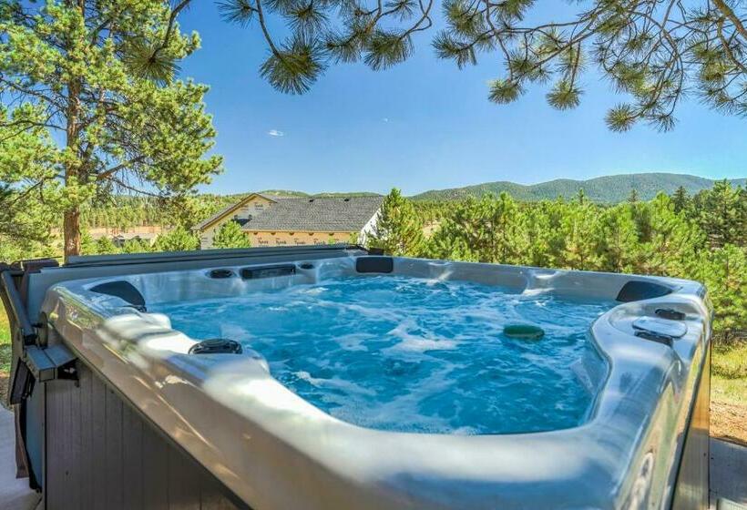 Vacation Home With Mountain Views Hottub & Arcade