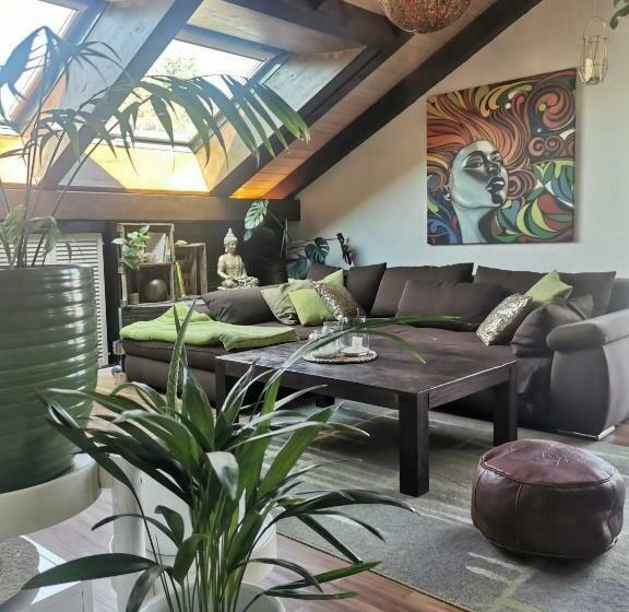 Grüne Lichtreiche Wohnung Mit Dachterasse