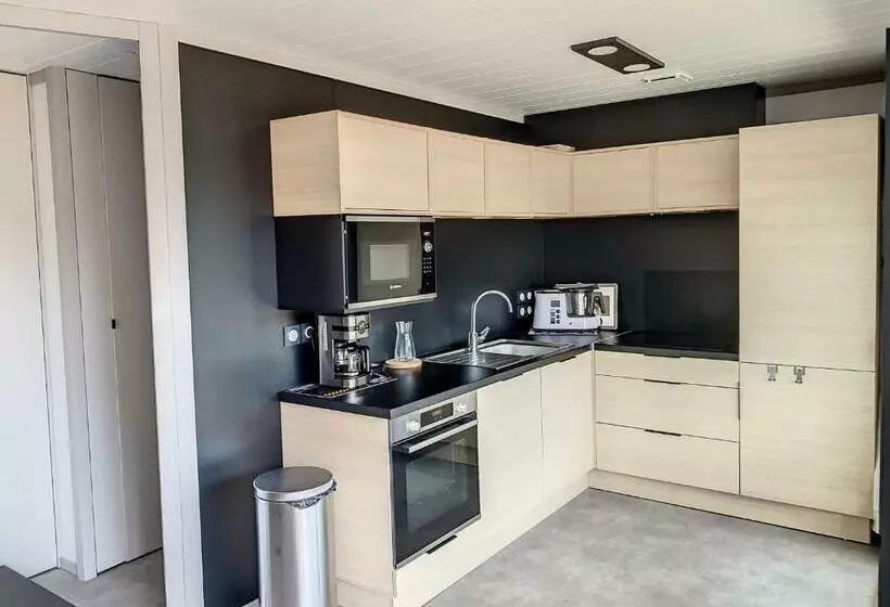 Chalet De Standing à Jullouville   6 Couchages, Piscine Chauffée, Proche Plage Et Commerces, Wi Fi G