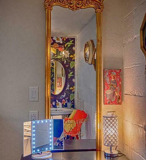 Chateau Royale, Pet Friendly, On Bayou, Downtown!