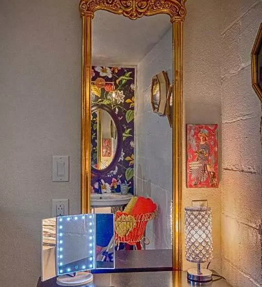 Chateau Royale, Pet Friendly, On Bayou, Downtown!