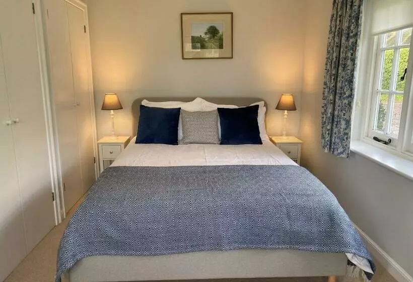 Garden Flat Near Goodwood With Stunning Views