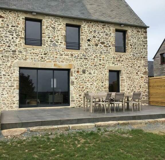 Grange Rénovée à Neuf Avec Vue Sur La Baie