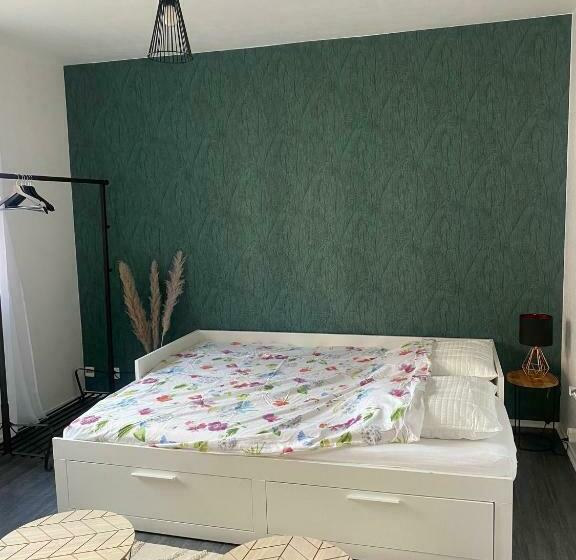 Le Petit Canal De Bourgogne : Joli Studio Au Centre Dijonnais