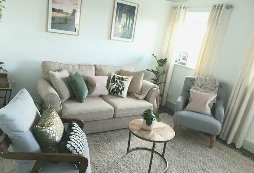 Romantic & Cosy Cottage With Direct Access To The Hills