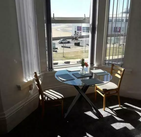 Southbay Holiday Flats Flat 2