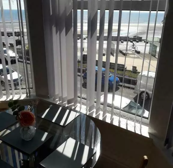 Southbay Holiday Flats Flat 2