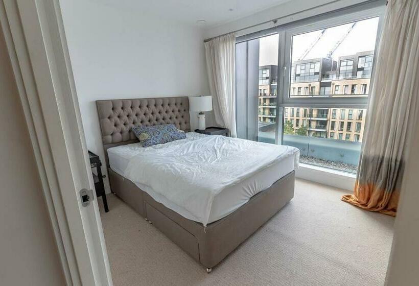 2 Bed 2 Bath   Amazing Views Of London And River Thames