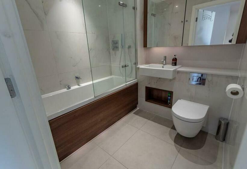 2 Bed 2 Bath   Amazing Views Of London And River Thames