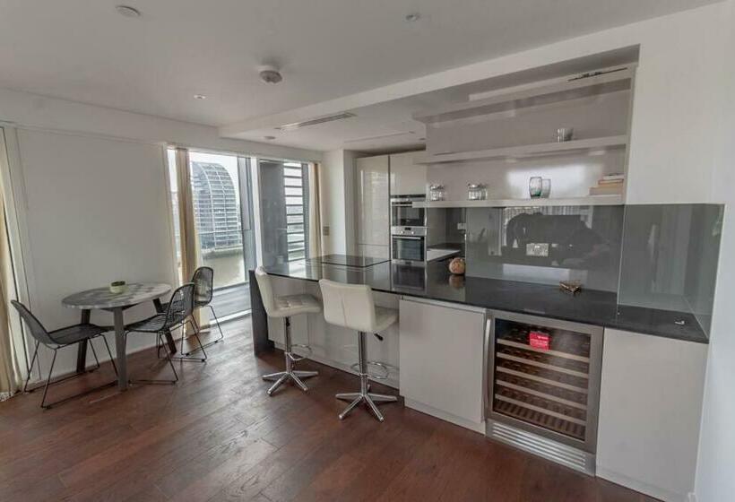 2 Bed 2 Bath   Amazing Views Of London And River Thames