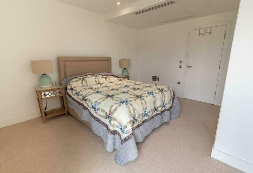 2 Bed 2 Bath   Amazing Views Of London And River Thames