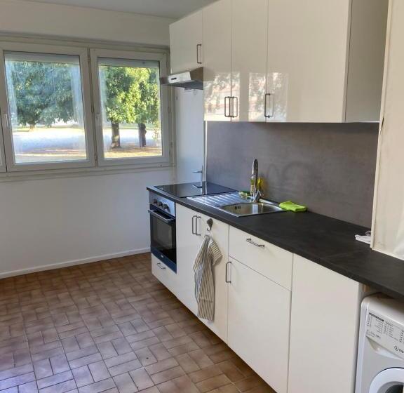 Bel Appartement Spacieux, Lumineux Avec Parking