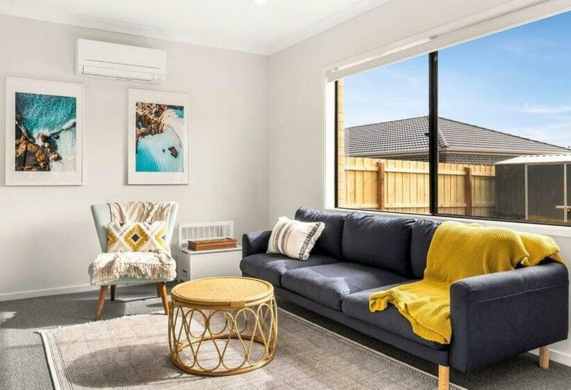 Elsa Remo   Stylish Ultra Modern