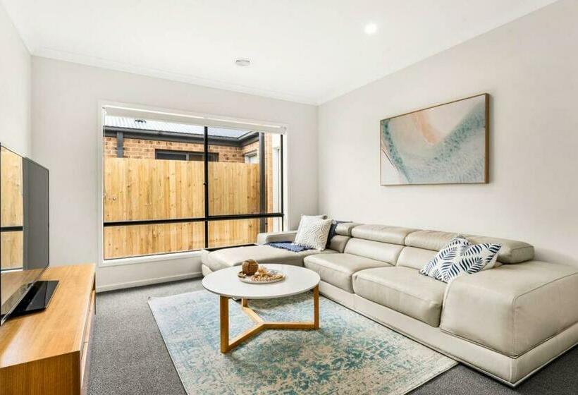 Elsa Remo   Stylish Ultra Modern