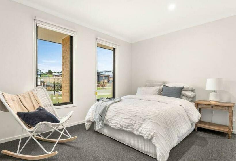 Elsa Remo   Stylish Ultra Modern