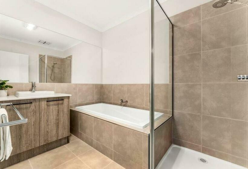 Elsa Remo   Stylish Ultra Modern