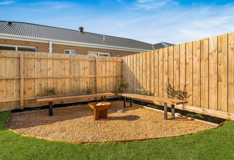 Elsa Remo   Stylish Ultra Modern