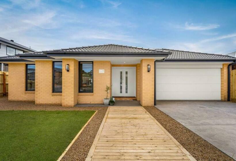 Elsa Remo   Stylish Ultra Modern