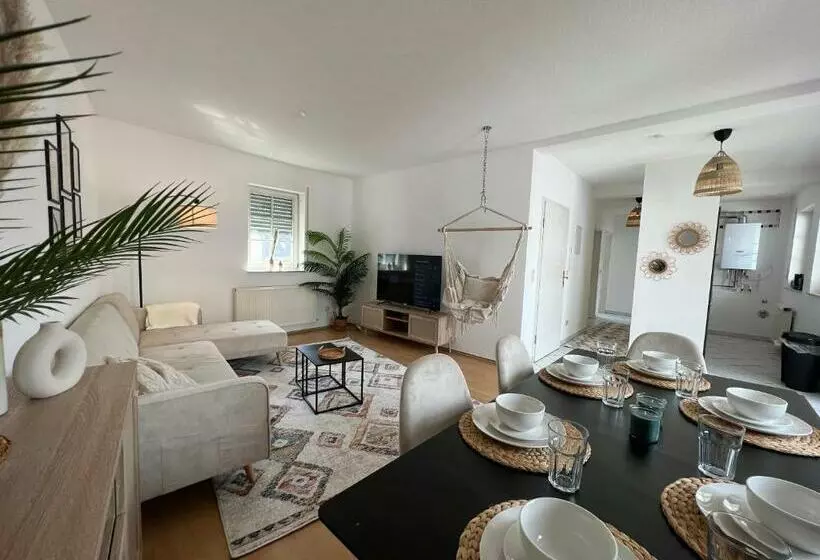 Cozy Livings Viel Platz, Großer Balkon, Stellplatz, Küche