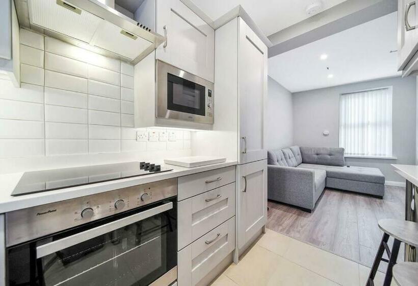 Hilltop View  Sleeping 5 Guests