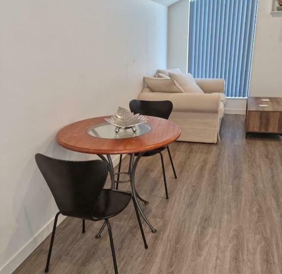 Modern & Cosy Studio Unit On Island Bay Beachfront