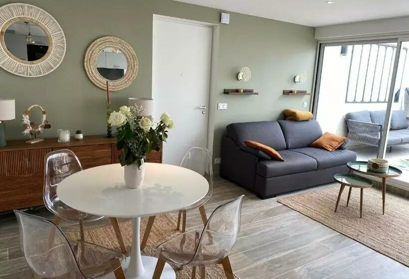 Superbe T2 44m2   Grande Terrasse Vue Mer Panoramique Exceptionnelle Piscine   Parking