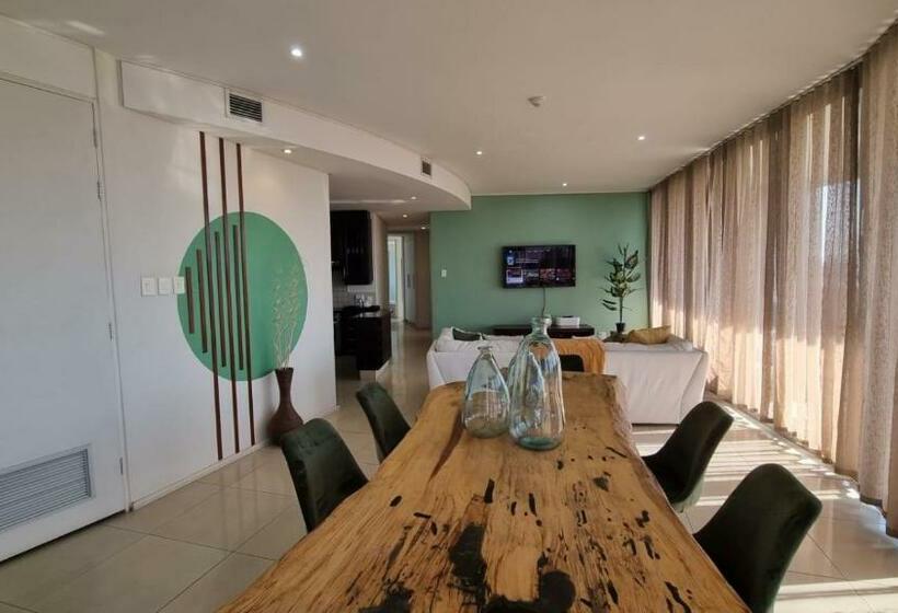 Accommodation Front   The Quays 503   6 Sleeper Across The Beachfront