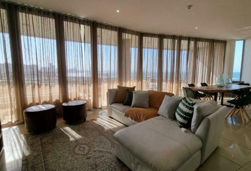 Accommodation Front   The Quays 503   6 Sleeper Across The Beachfront