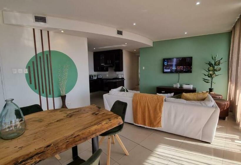 Accommodation Front   The Quays 503   6 Sleeper Across The Beachfront