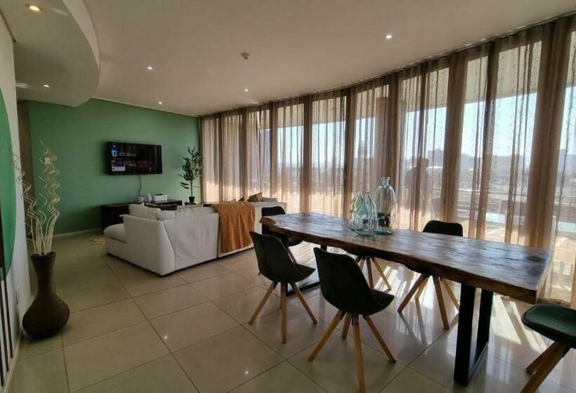 Accommodation Front   The Quays 503   6 Sleeper Across The Beachfront