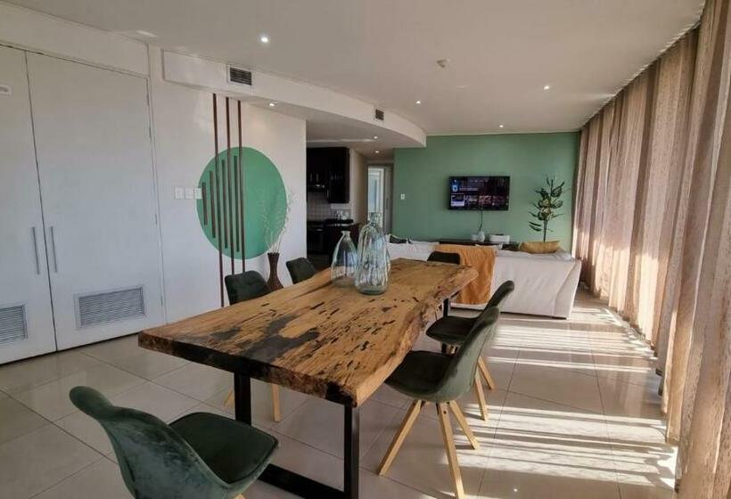 Accommodation Front   The Quays 503   6 Sleeper Across The Beachfront