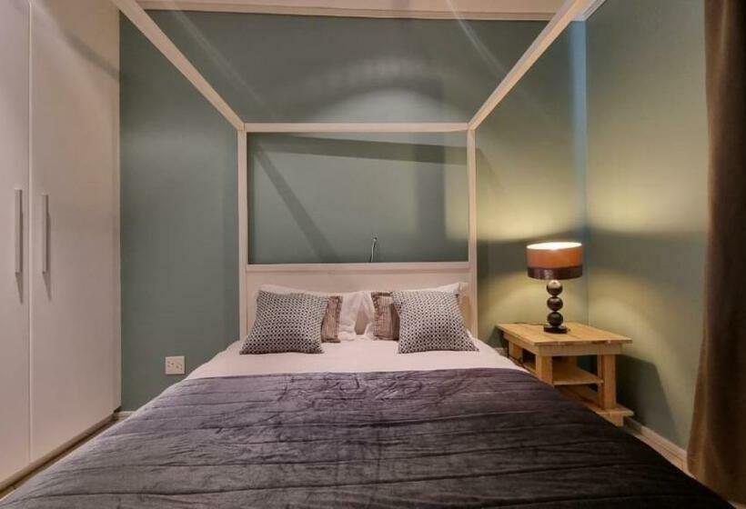 Accommodation Front   The Quays 503   6 Sleeper Across The Beachfront