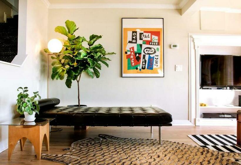 Hollywood Hills 1940s Mansion