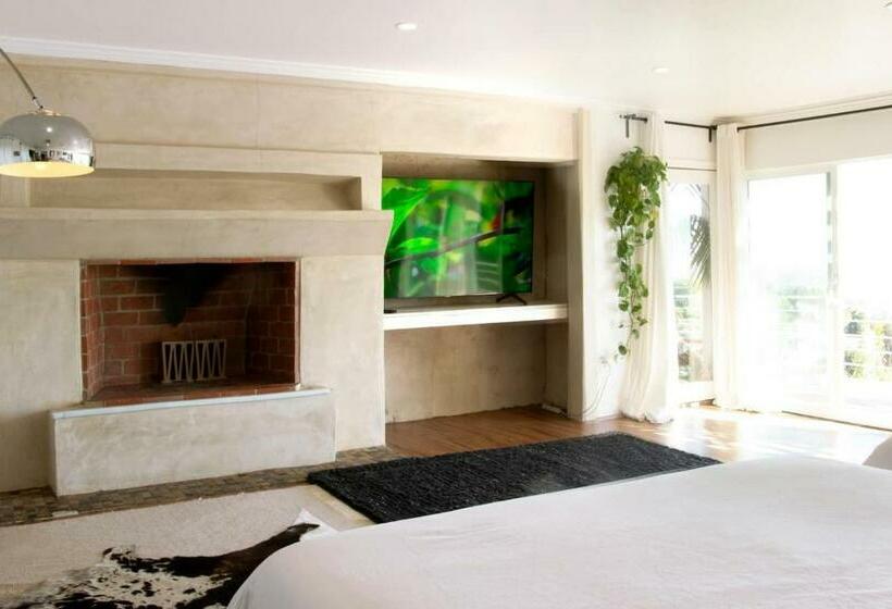 Hollywood Hills 1940s Mansion