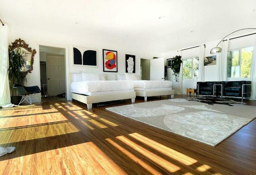 Hollywood Hills 1940s Mansion