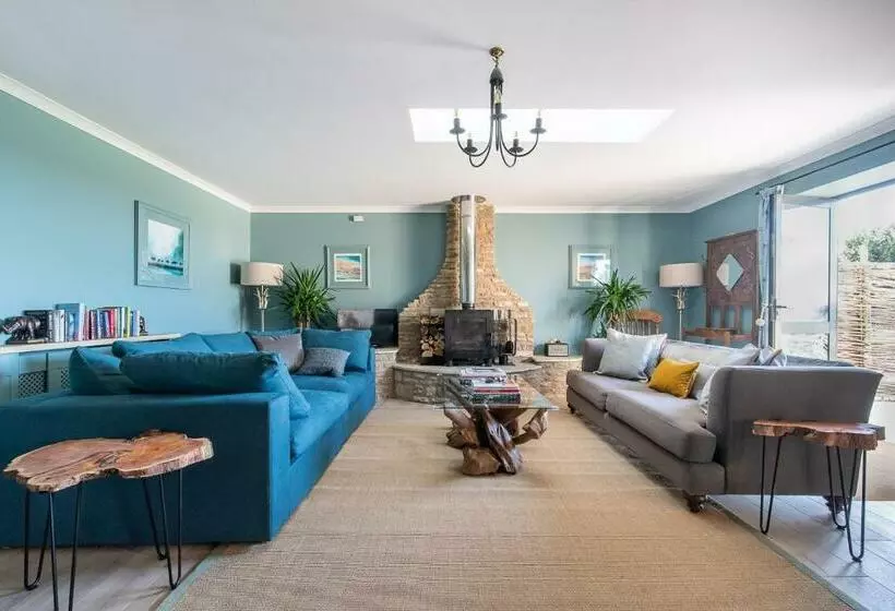 Luxurious Complex: 2 Barns Together Edge Of Frome