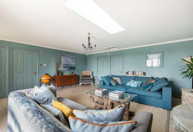 Luxurious Complex: 2 Barns Together Edge Of Frome