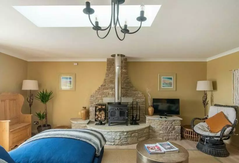 Luxurious Complex: 2 Barns Together Edge Of Frome