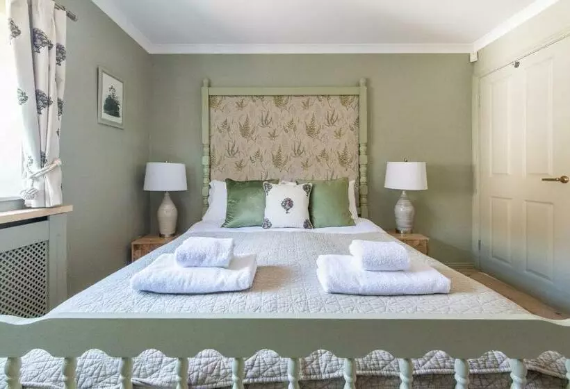 Luxurious Complex: 2 Barns Together Edge Of Frome