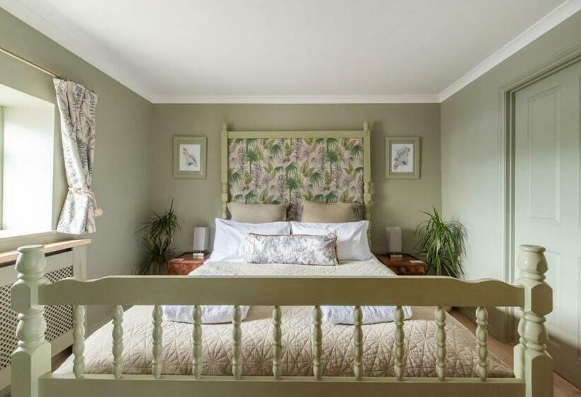 Luxurious Complex: 2 Barns Together Edge Of Frome