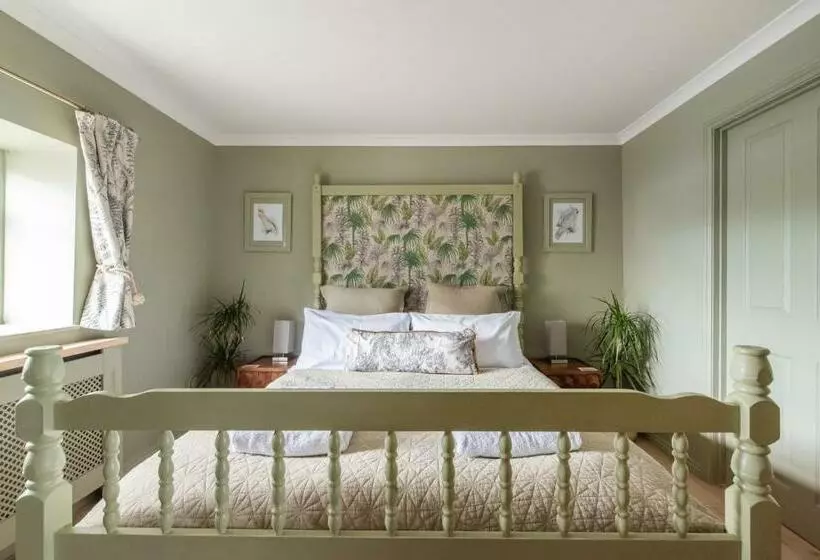 Luxurious Complex: 2 Barns Together Edge Of Frome